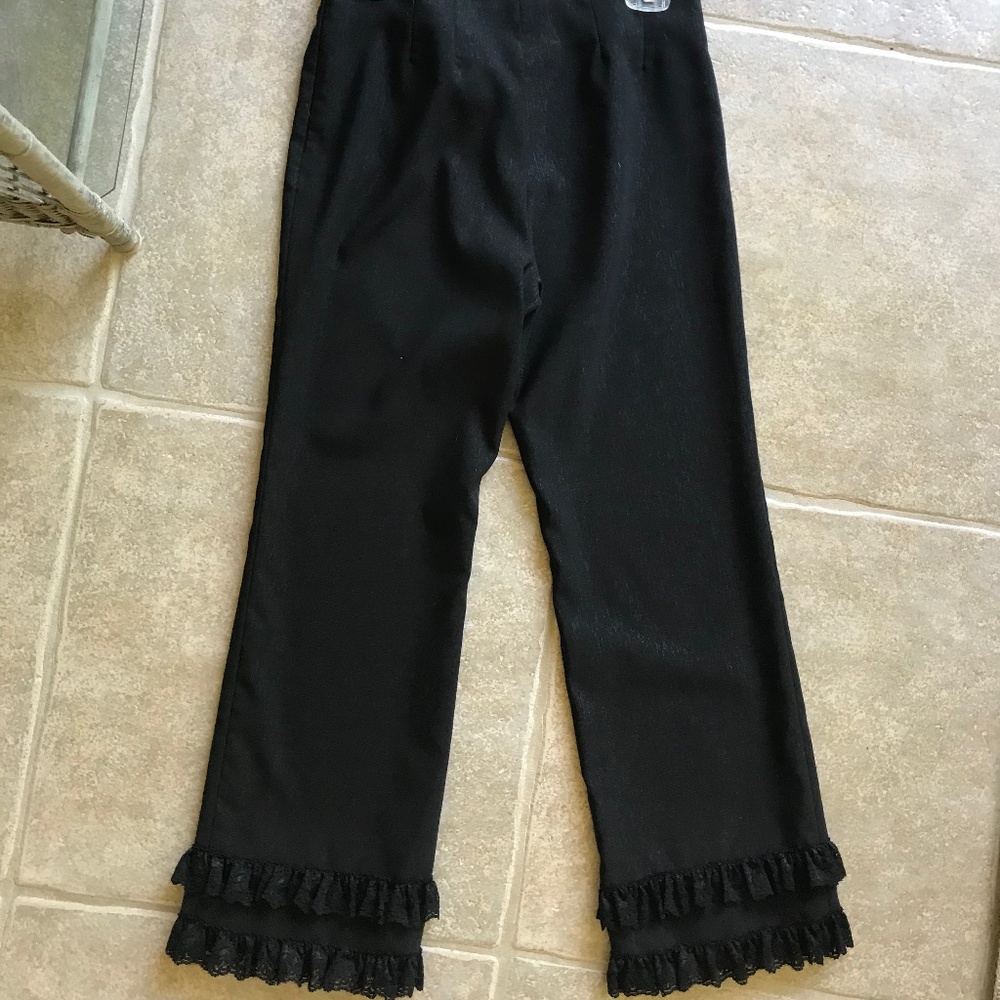 Black SZ 4 Pants W/Ruffled Bottom